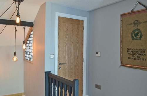 Pentrefelin House | Experience No 5 @ Ginhaus: Pet-Friendly & Guest Rated 10/10