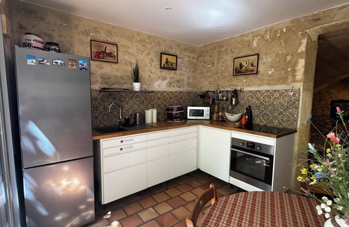 Arles City Centre Apartment | Historic Apartment with Private Garden in City Centre