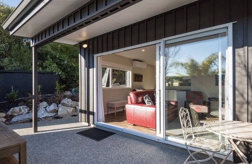 Kaiteriteri Cottage | Pet-Friendly No. 5 Kaiteriteri Holiday Home with Ocean Views