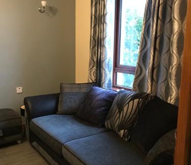 Conon Bridge Apartment | Stylish 4-Bedroom House - Rated 9/10, Family & Accessible