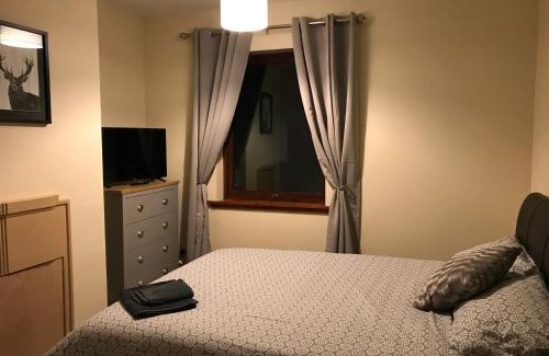 Conon Bridge Apartment | Stylish 4-Bedroom House - Rated 9/10, Family & Accessible