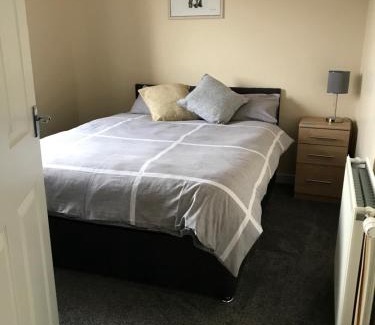 Conon Bridge Apartment | Stylish 4-Bedroom House - Rated 9/10, Family & Accessible