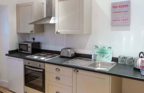 Pateley Bridge Cottage | Cozy No. 5 The Stables with Breakfast and Kitchen Access
