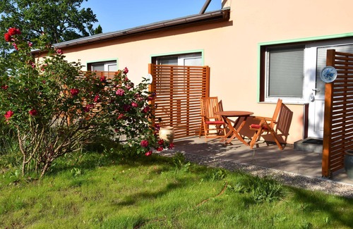 Krienke Apartment | Cozy Double Room at No. 6 Straw and Hay Stube
