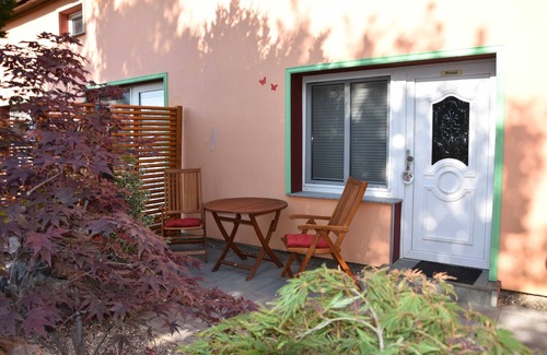 Krienke Apartment | Cozy Double Room at No. 6 Straw and Hay Stube