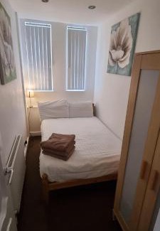 Sefton Park Apartment | Cozy 1-Bedroom Retreat Near Sefton Park and Lark Lane