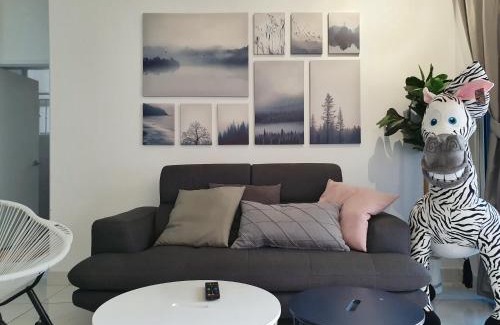 Bandar Puchong Jaya Apartment | Discover No.7 The Zebra: Family-Friendly Retreat in Puchong