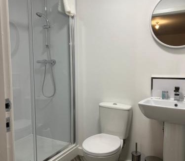 Worksop Apartment | Stylish No 8 Plants Yard Studio with Family-Friendly Amenities