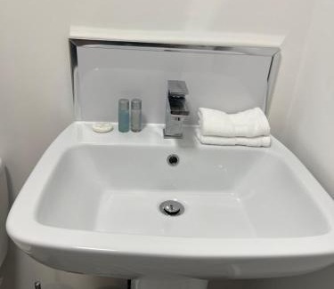 Worksop Apartment | Stylish No 8 Plants Yard Studio with Family-Friendly Amenities
