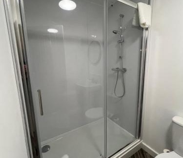 Worksop Apartment | Stylish No 8 Plants Yard Studio with Family-Friendly Amenities