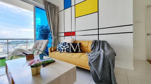 Bandar Puchong Jaya Apartment | Budget-Friendly Stay at No.8 The Cube with Pool Access