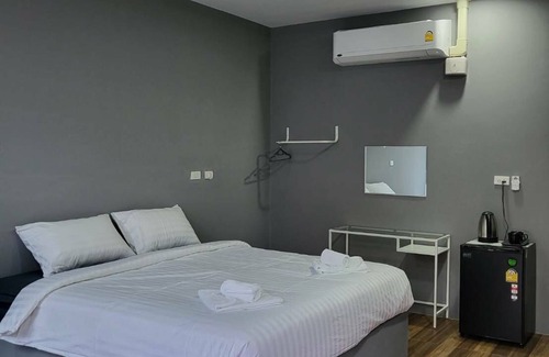 Hua Hin Hotel | Charming No.9 House Hua Hin: Family-Friendly with Pool