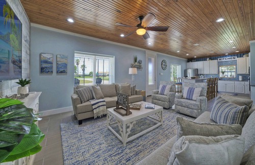 Port O Connor House | No Agenda Hacienda: Pool, Playscape & Pet Friendly Retreat
