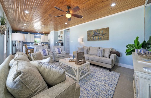 Port O Connor House | No Agenda Hacienda: Pool, Playscape & Pet Friendly Retreat