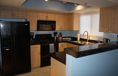 Camelback East Condo | Premier Location! Enjoy a Spa and Pool in the Heart of City