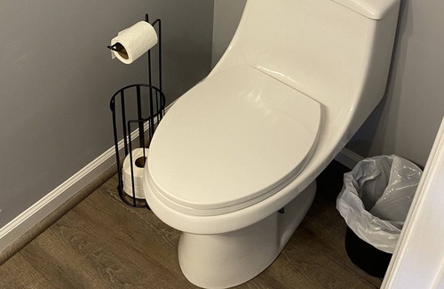 Southeast Raleigh House | Enjoy a Hassle-Free Stay with Whole House & Crew! Rated 9.6