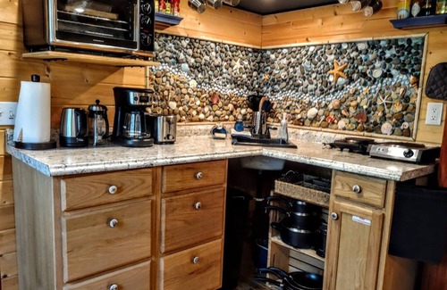 Waldport Apartment | Top-Rated Castaway Cove: Free Kayaks & Beach Access!