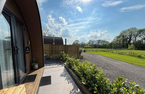 Denstone Cottage | Romantic Getaway with Hot Tub in Ashbourne