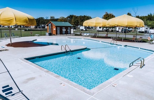 Weatherford House | Unforgettable Fun: Pool, Splash Pad & Sports Courts Await!