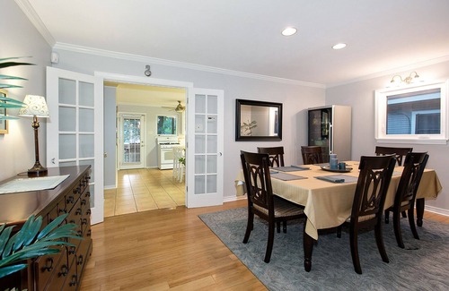 Bouldin House | Discover the Heart of SOCO: Ocean View & Family-Friendly Stay