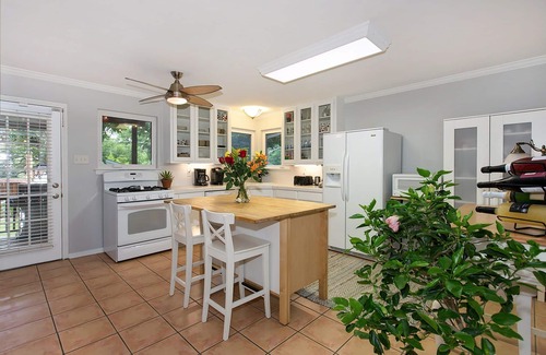 Bouldin House | Discover the Heart of SOCO: Ocean View & Family-Friendly Stay