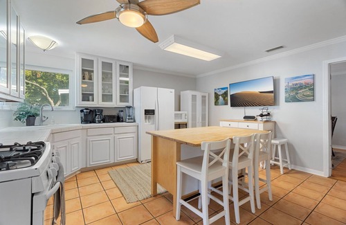 Bouldin House | Discover the Heart of SOCO: Ocean View & Family-Friendly Stay