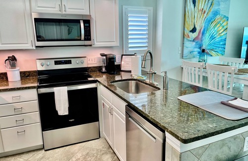 Gulf Shores Condo | Beachfront Penthouse with Ocean Views & Two Balconies