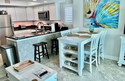 Gulf Shores Condo | Beachfront Penthouse with Ocean Views & Two Balconies