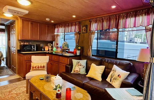 Nurmi Isles Boat Rental | Romantic Tropical Escape on Las Olas - Steps to the Beach