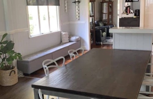 Tarragindi House | Ocean View Retreat: Family-Friendly with Kitchen Amenities