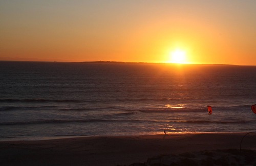 Bloubergstrand Apartment | Oceanfront Retreat with Ocean View & Breakfast Included