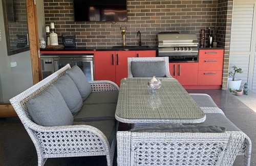 Mermaid Waters House | Exclusive Stay: Pet-Friendly Retreat with Spa & Hot Tub