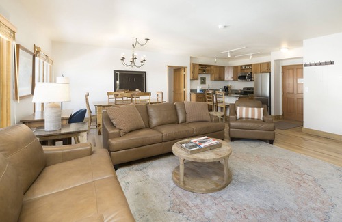 River Run Condo | Renovated 2-Bedroom Getaway in River Run - Guest Rated 10/10!