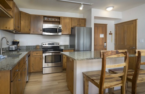 River Run Condo | Renovated 2-Bedroom Getaway in River Run - Guest Rated 10/10!