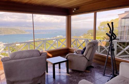 Wellington House | Pet-Friendly 5-Bedroom Sea View House - Family Retreat
