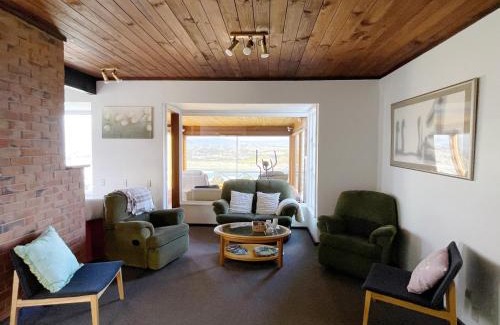 Wellington House | Pet-Friendly 5-Bedroom Sea View House - Family Retreat