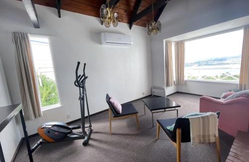 Wellington House | Pet-Friendly 5-Bedroom Sea View House - Family Retreat