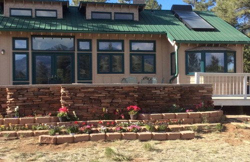 Flagstaff Cottage | Eco-Friendly Retreat Near Arizona Trail with Pet Amenities