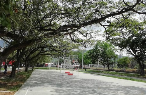 Yumbo Apartment | Discover a Pet-Friendly Getaway with Pool Access