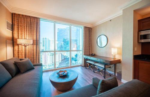 Las Vegas House | Relaxing Suite with Pool Access and Free Valet Service