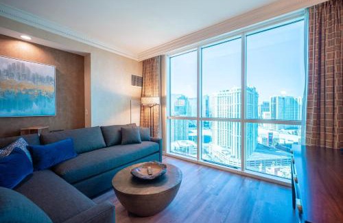 Las Vegas House | Strip View Suite with Free Valet and Pool Access