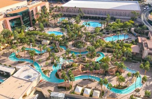 Las Vegas House | Strip View Suite with Free Valet and Pool Access