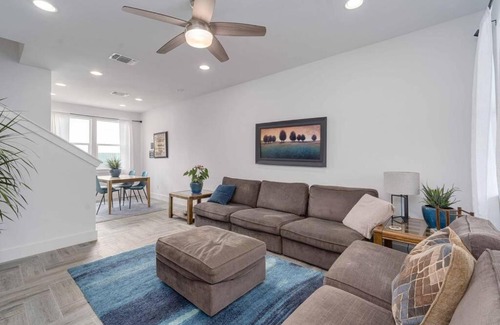 Dripping Springs House | Experience Hill Country Views at No Room For Blues Hotel
