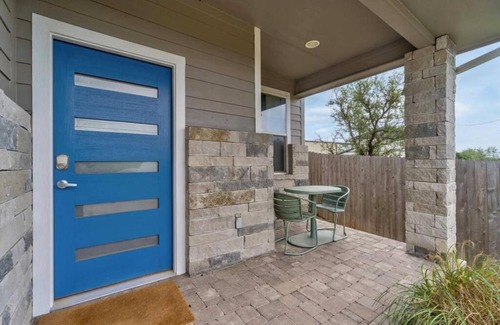Dripping Springs House | Experience Hill Country Views at No Room For Blues Hotel