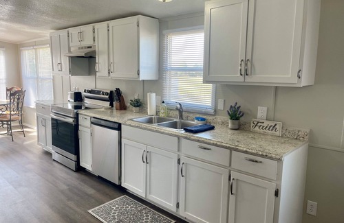 Mead House | Relax at "No Worries" Near Lake Texoma & Choctaw Casino