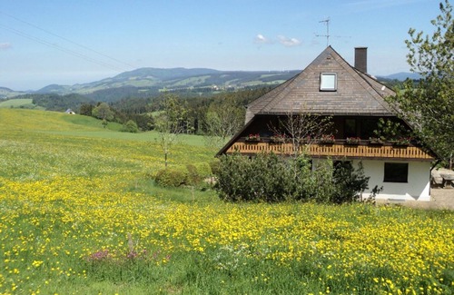 Sankt Maergen Apartment | Family-Friendly Retreat with Ocean View - Christenmartinshäusle