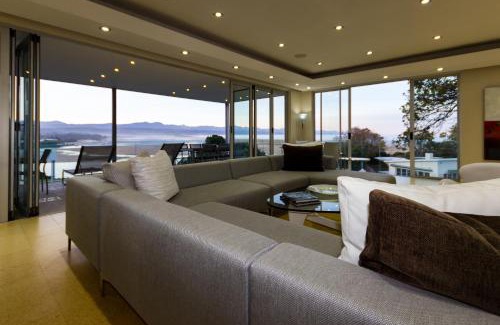 Plettenberg Bay Apartment | Premier Oceanfront Getaway at No1 Sangaree - 4 Star Stay