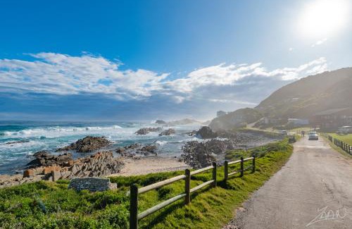 Eersterivierstrand House | Discover No10@Kamma: Oceanfront Getaway with Private Beach