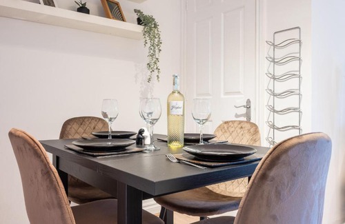 Atlantic Wharf Apartment | Discover No17 Llansannor Drive: Guest Rated 8.2/10