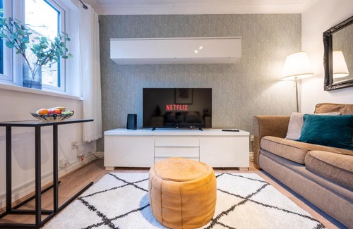 Atlantic Wharf Apartment | Discover No17 Llansannor Drive: Guest Rated 8.2/10